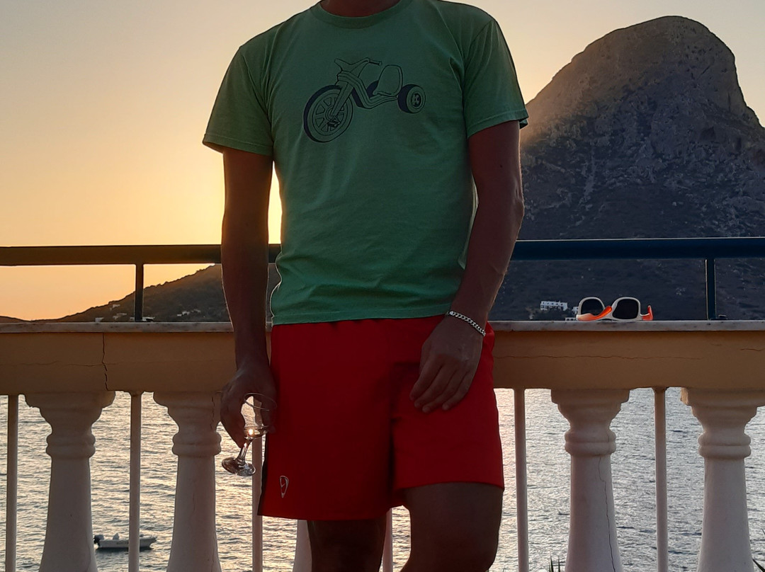 Elena Apartments主图