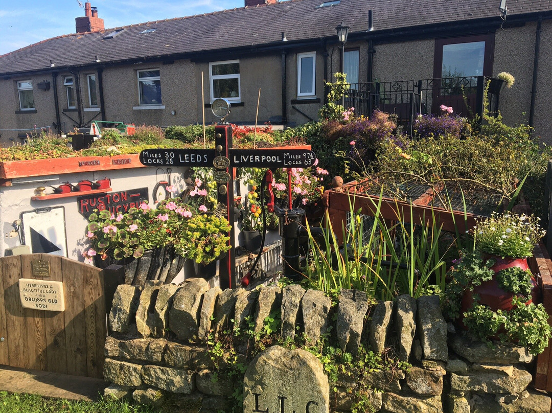Leeds and Liverpool Canal景点图片
