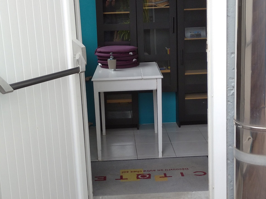 诺曼底酒店主图