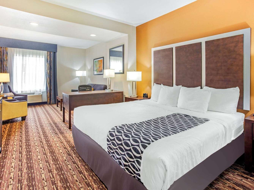 La Quinta Inn & Suites by Wyndham Gonzales TX主图