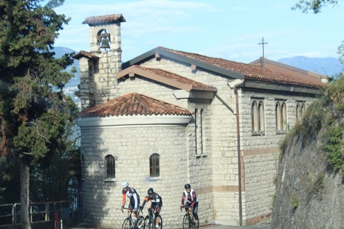 Chiesa di Santa Teresa del Bambin Gesu-Marone必去景点