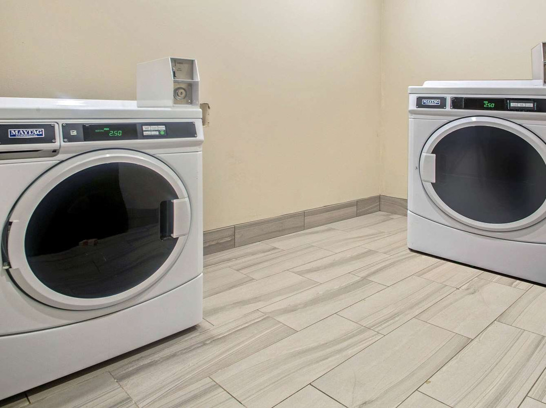 La Quinta Inn & Suites by Wyndham Ponca City主图