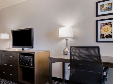 西麦卡伦米西翁拉昆塔温德姆套房酒店主图