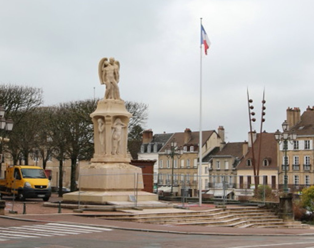Monument Aux Morts D'autun景点图片