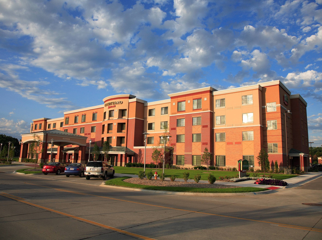 奥哈马阿克莎奔村万怡酒店主图