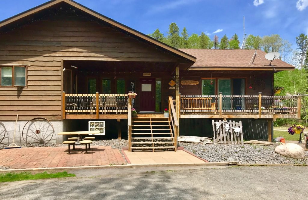 Hanson's Hideaway Lodge & Getaway North Outposts