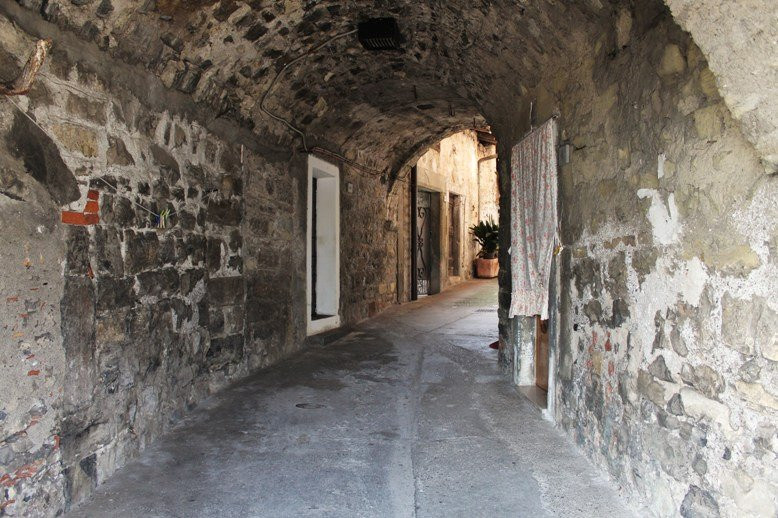 Edificio medievale Via del Porto 4景点图片