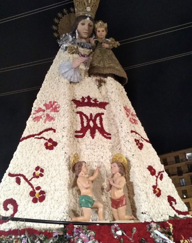圣女广场景点图片