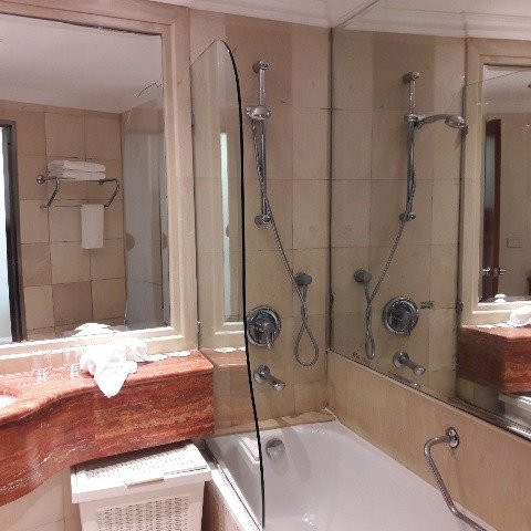 皇家里蒙尼姆死海酒店主图