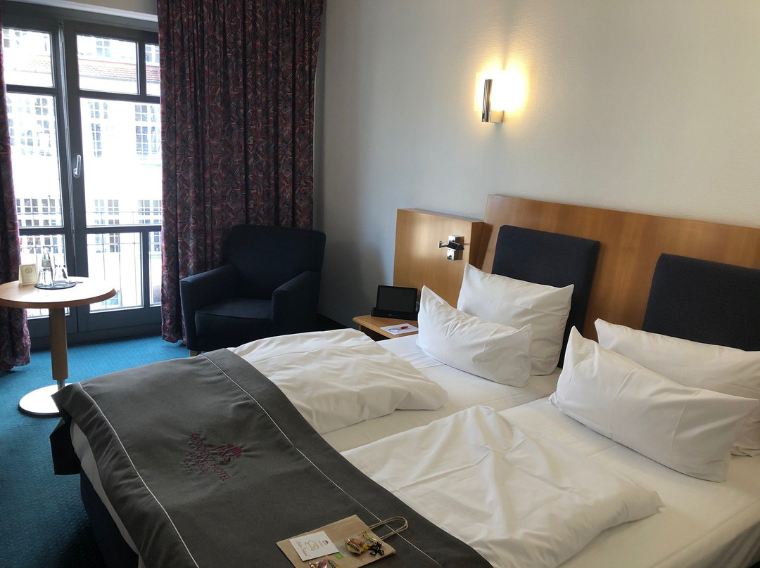 贝斯特韦斯特酒店主教宫店主图