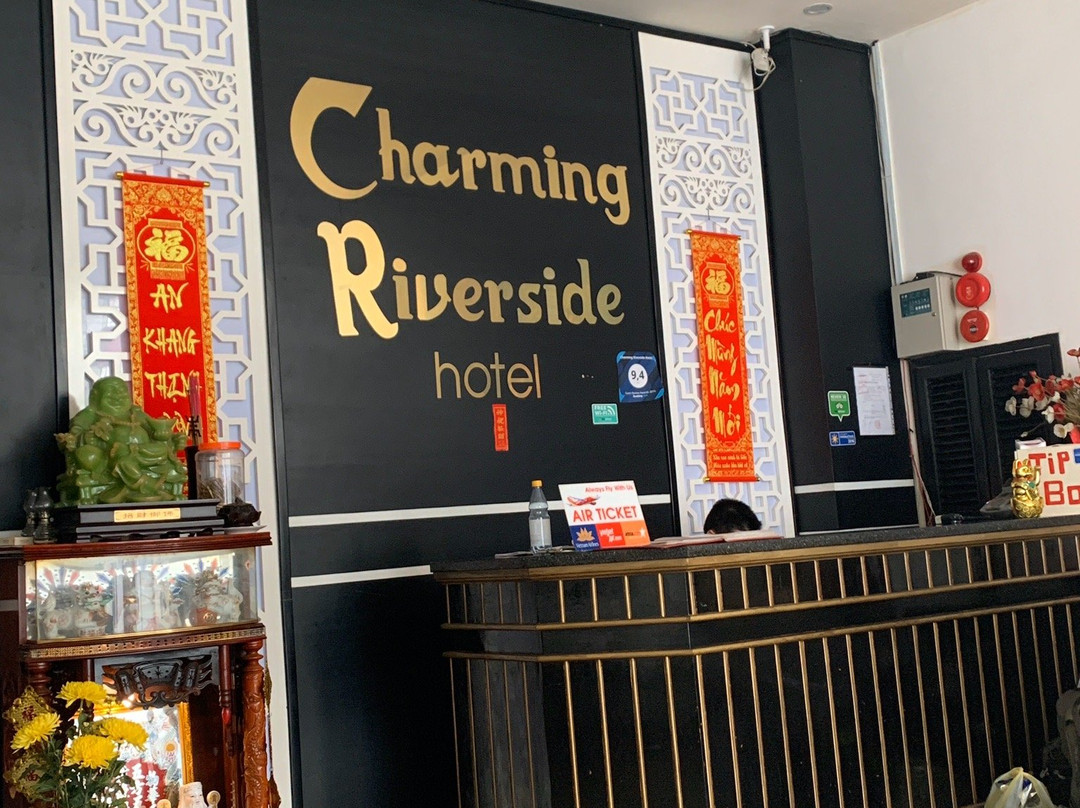 Charming Riverside Hotel主图