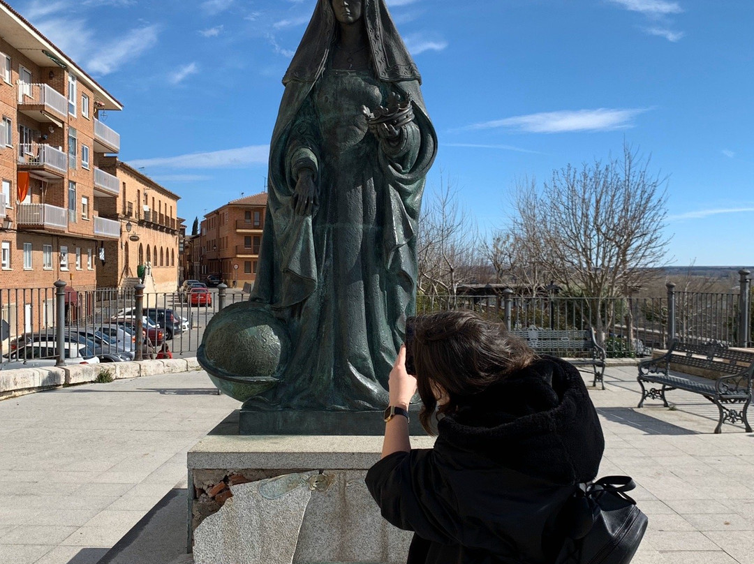 Monumento a Reina Juana I de Castilla-Tordesillas必去景点