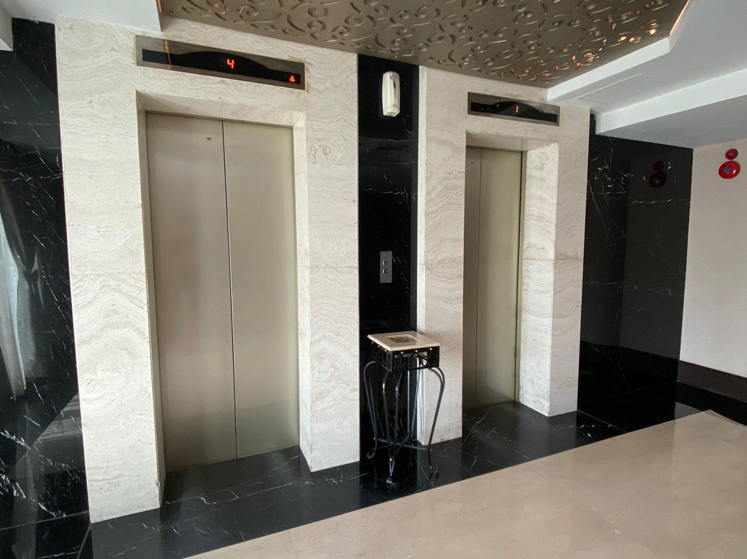 翡翠花园酒店主图