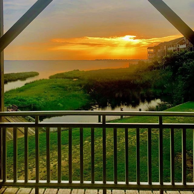 The Burrus House Inn Waterfront Suites主图