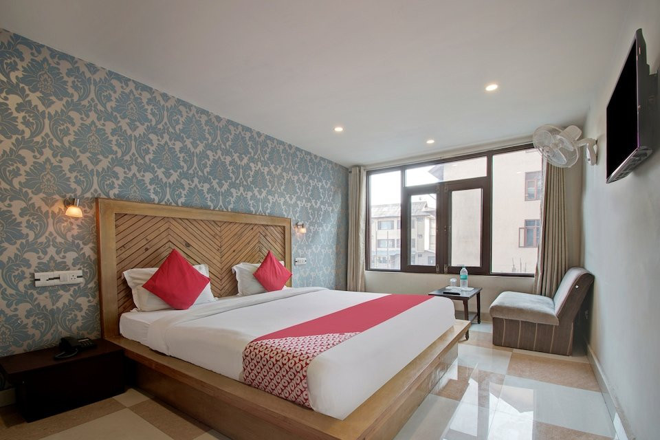 OYO Flagship 4945 AR LODGE主图