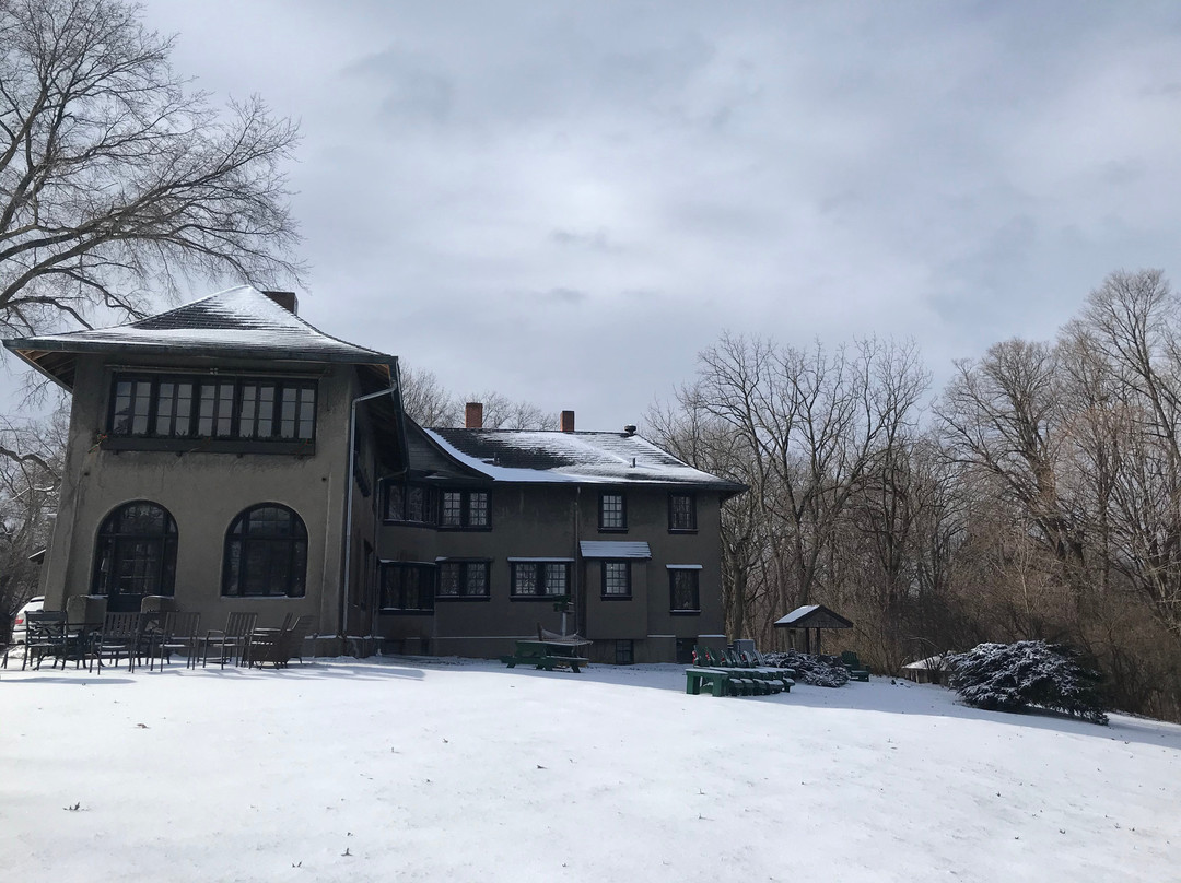 Four Mounds Inn B&B主图