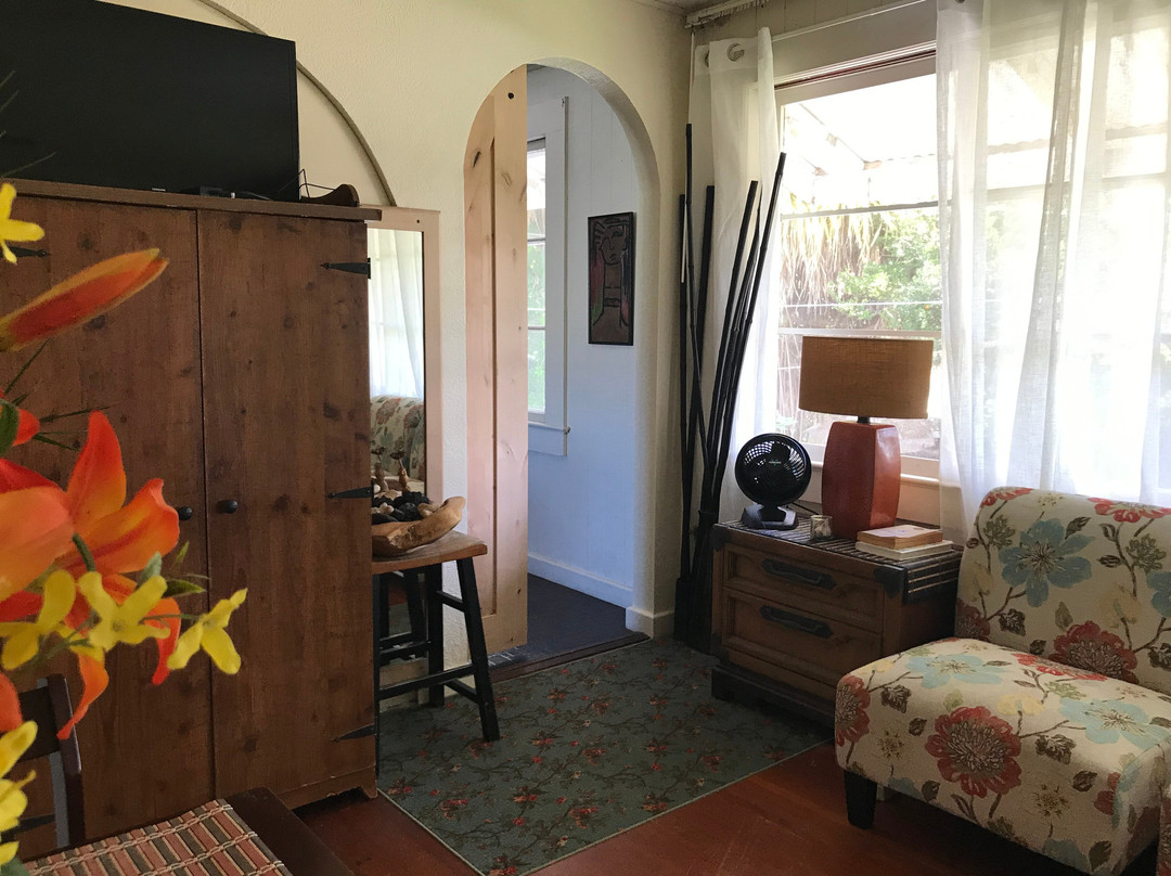 Shaka Shak Garden Inn主图