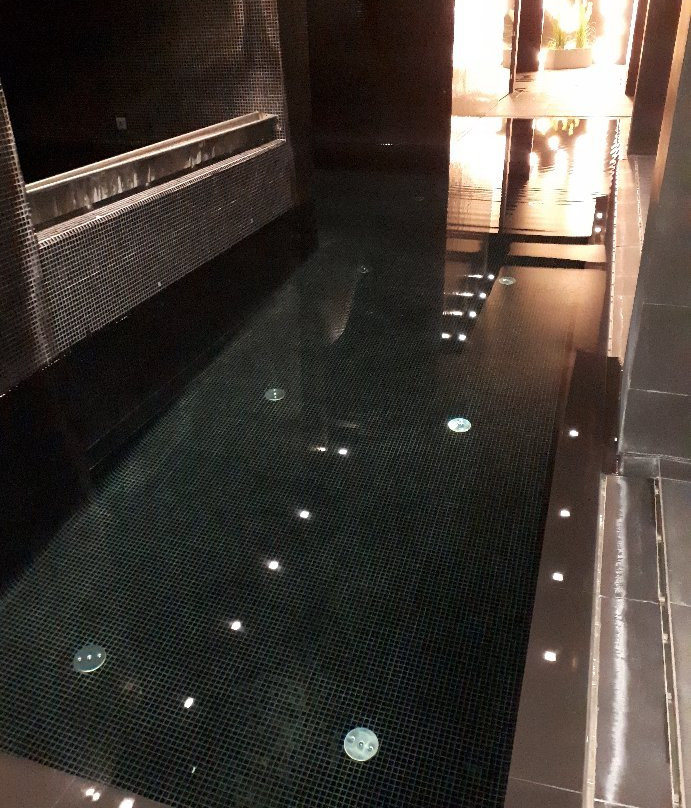 M Hotel主图