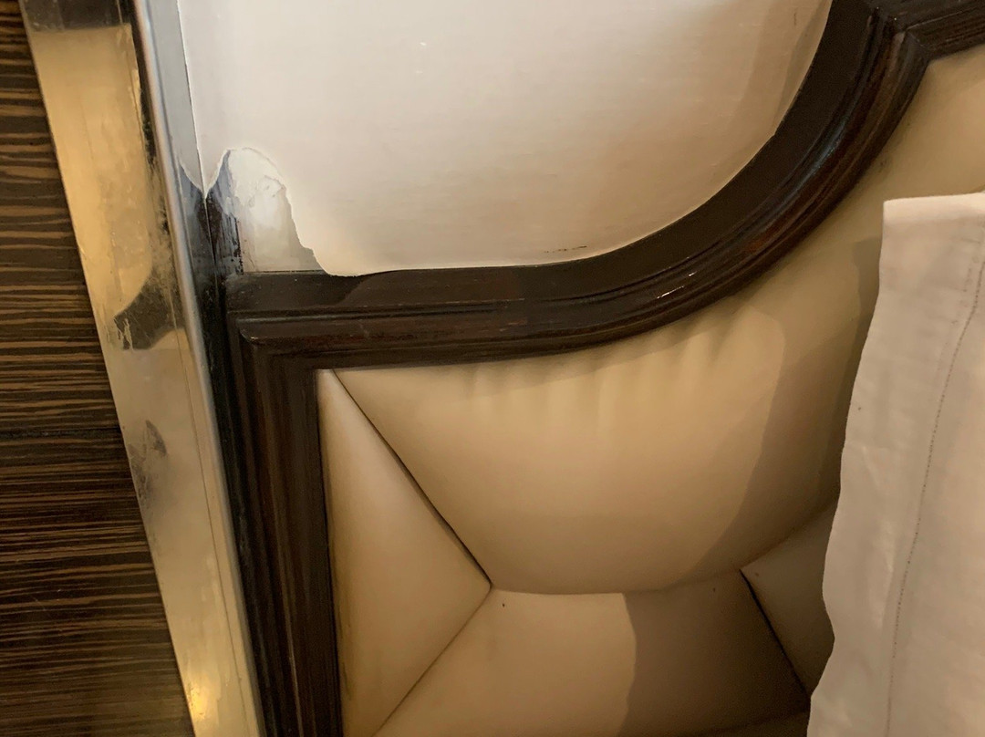 The First Hotel主图