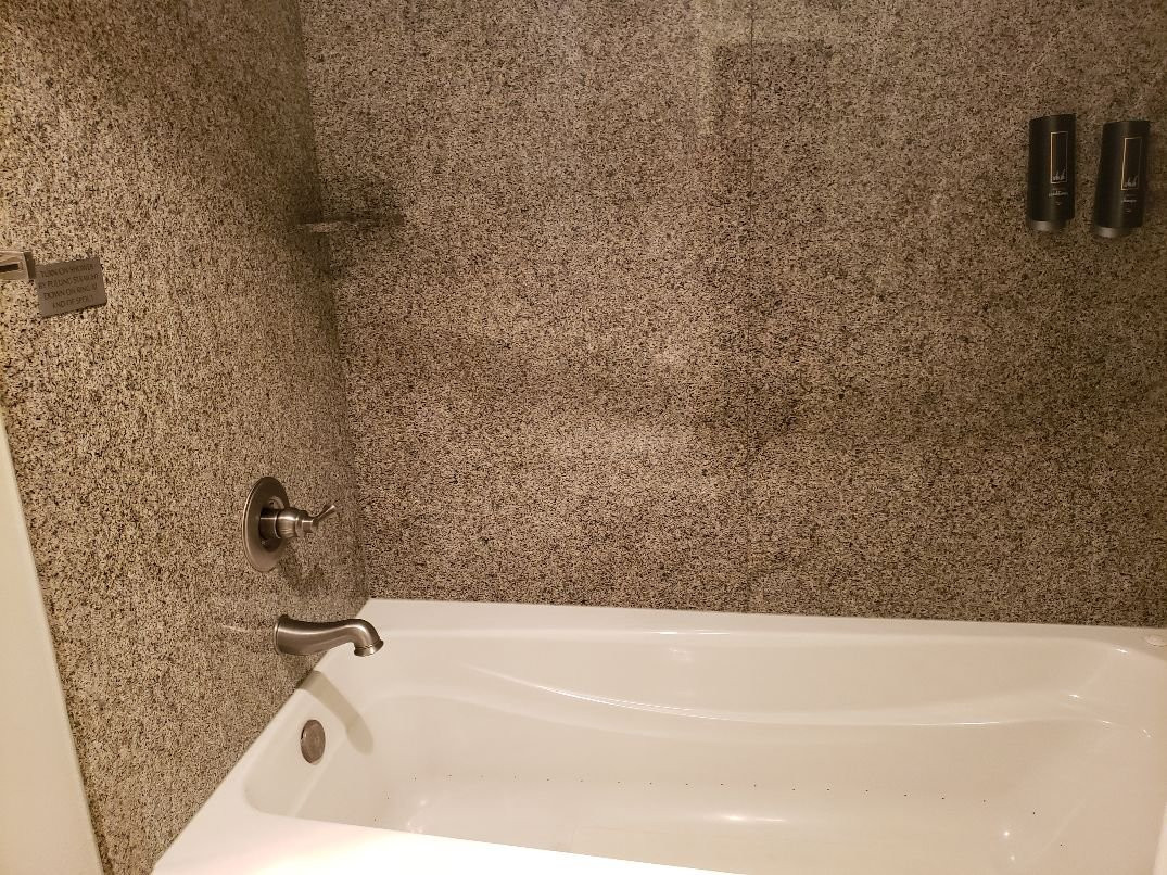 河流潮汐套房酒店主图