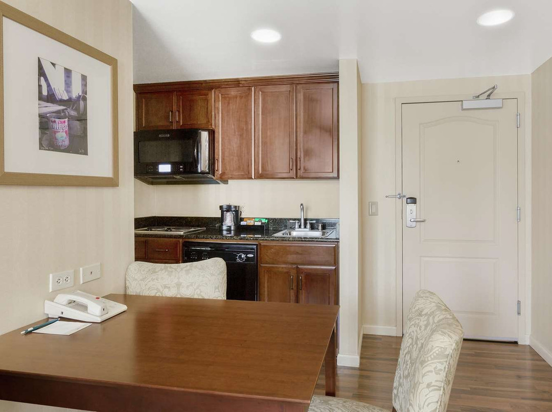 萨克拉门托机场纳托马斯希尔顿惠庭套房酒店主图