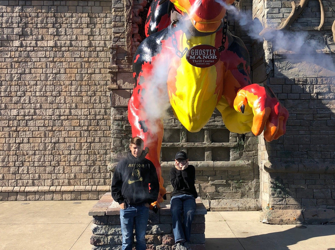 Ghostly Manor Thrill Center-桑达斯基必去景点