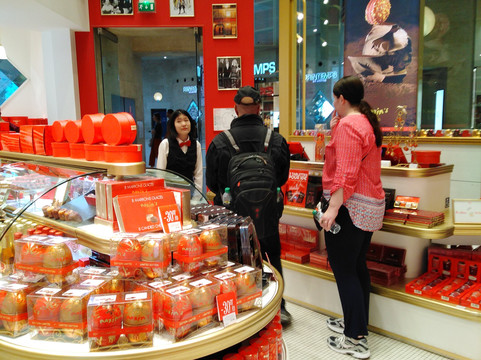 法国卢浮宫卡鲁塞尔厅-巴黎必去景点