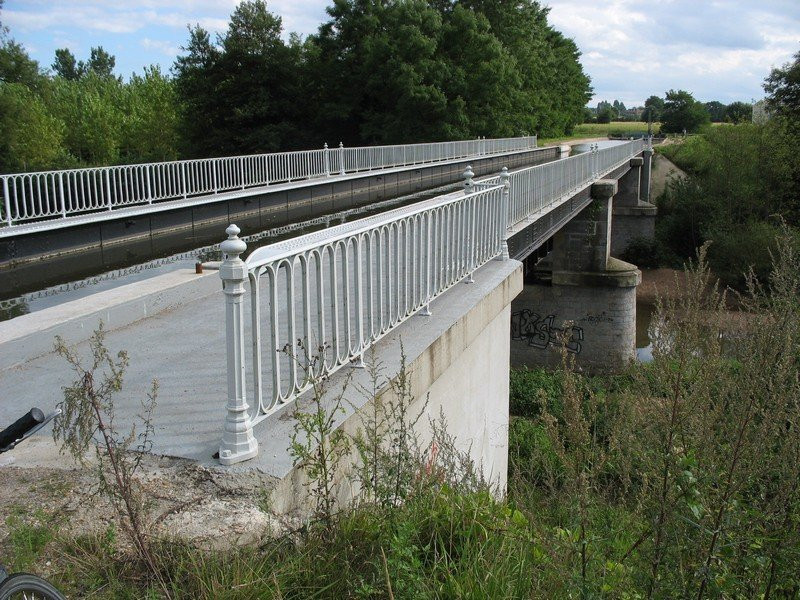 Pont-canal sur la Bourbince-Digoin必去景点