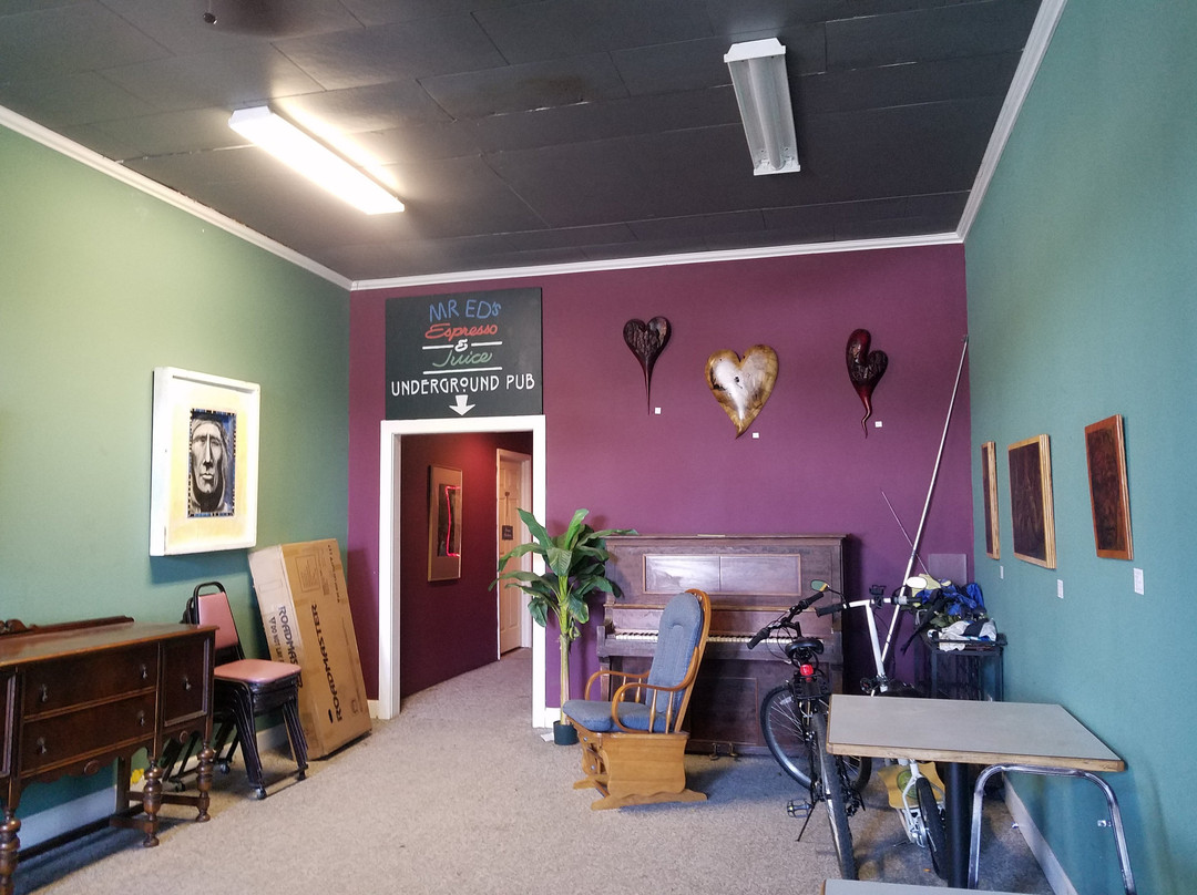 Mr. Ed's The Underground Pub