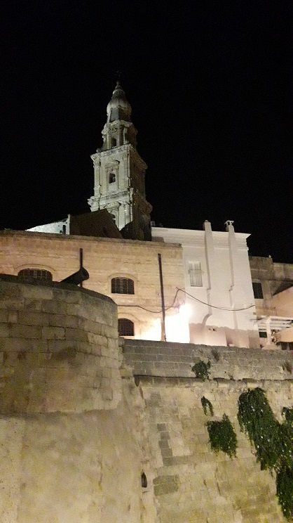 Basilica Cattedrale Maria Santissima della Madia-莫诺波利必去景点