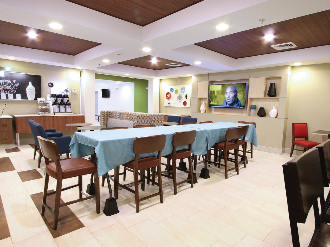 Holiday Inn Express & Suites Magnolia-lake Columbia By IHG主图