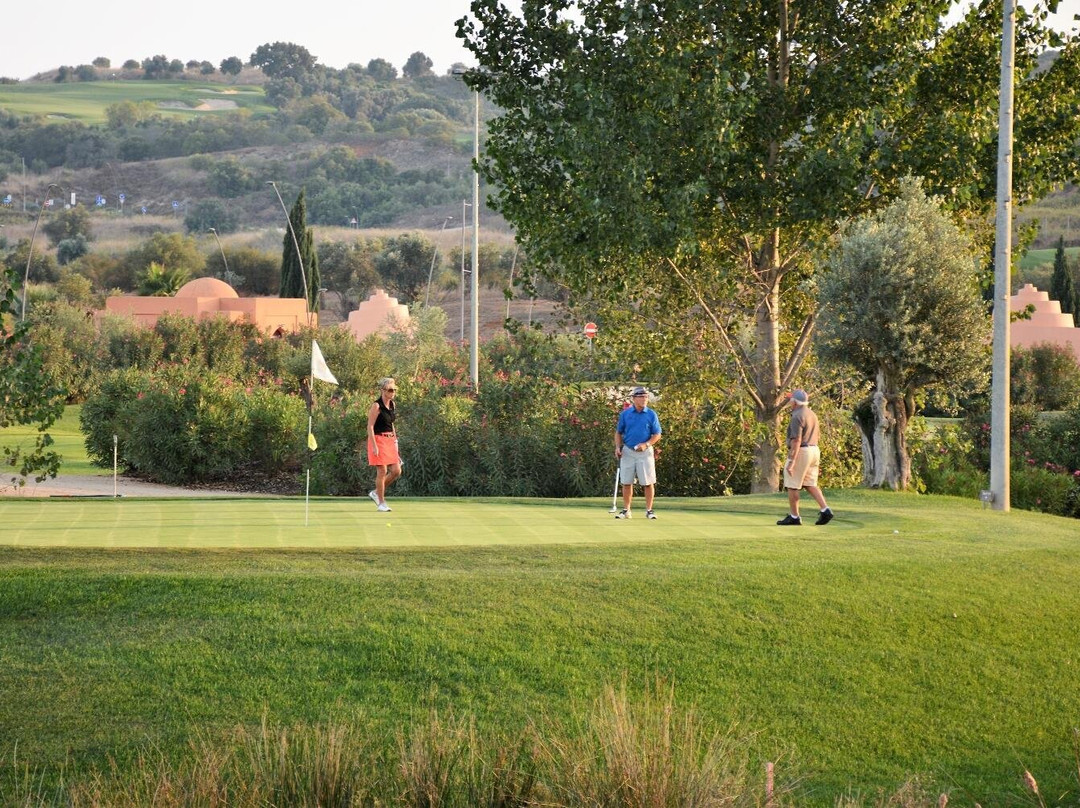 Floodlit Par 3 Golf Competition & BBQ Dinner景点图片