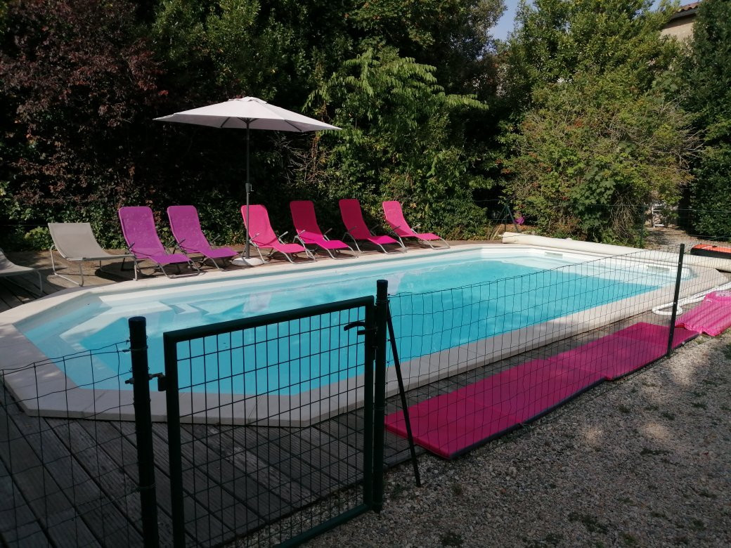 H. De Surgeres主图