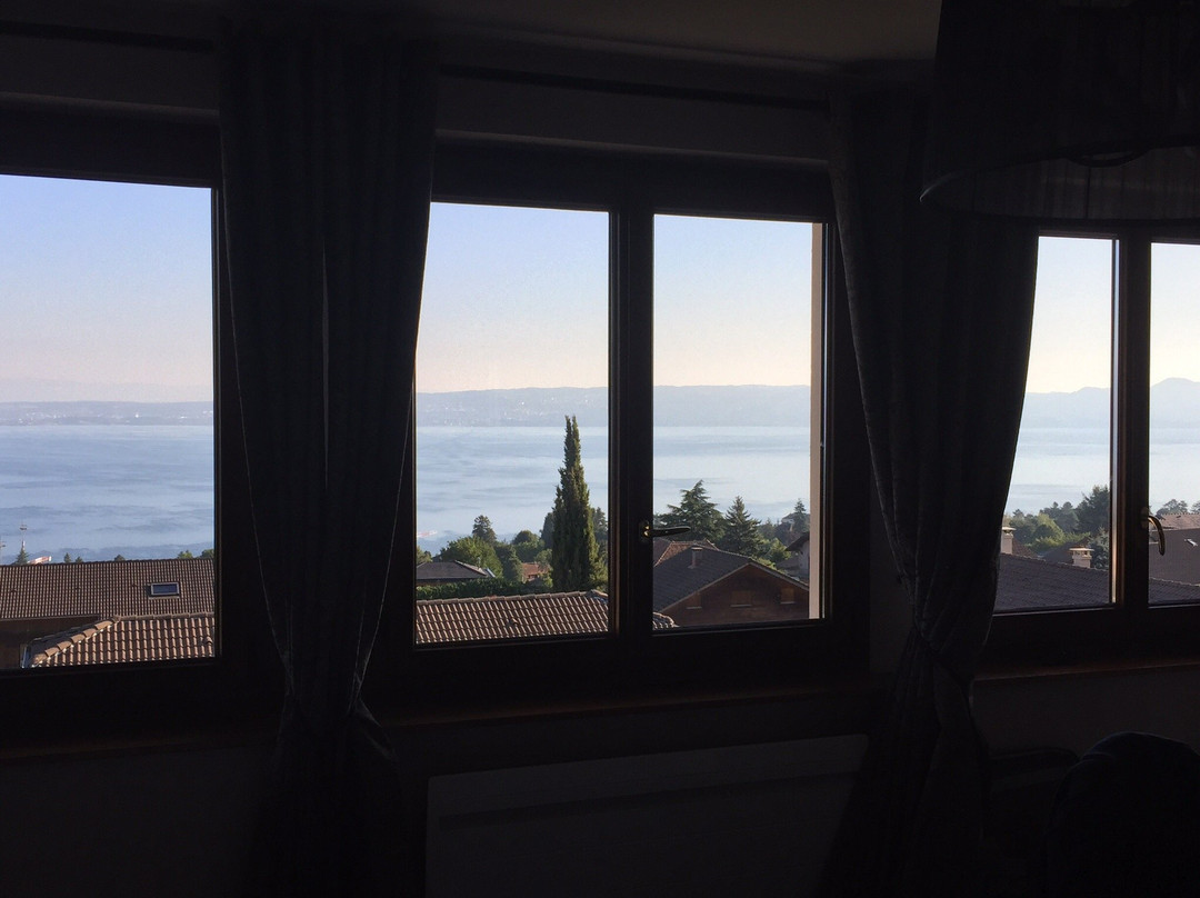 Sur la Corniche主图