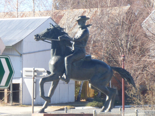 Thunderbolts Statue-Uralla必去景点