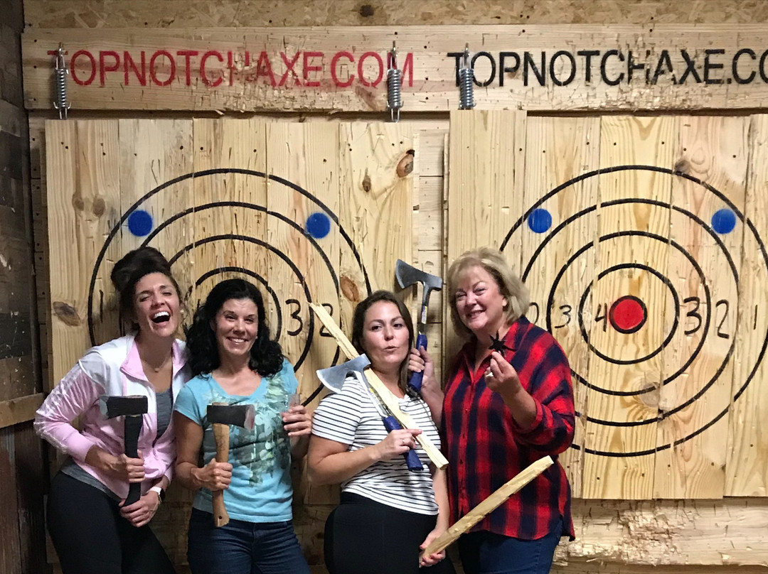 Top Notch Axe Throwing St. Charles-圣查尔斯必去景点