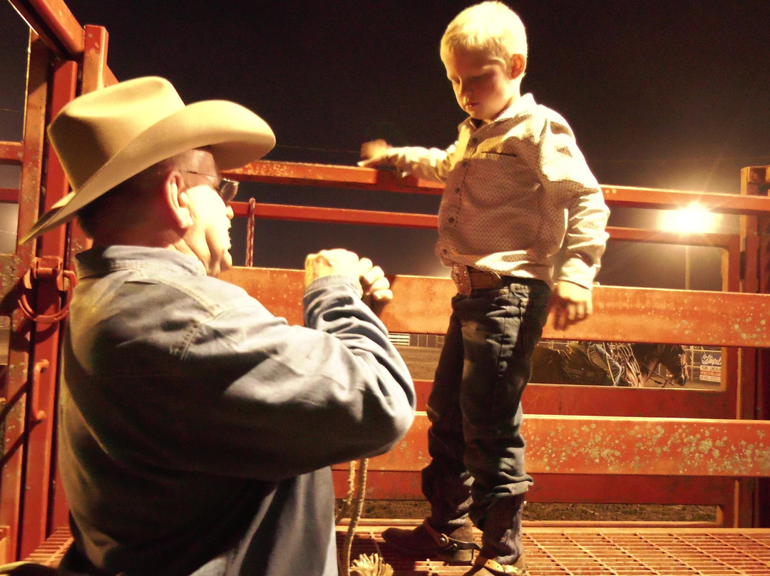 Crider's Rodeo & Dance Hall-Hunt必去景点