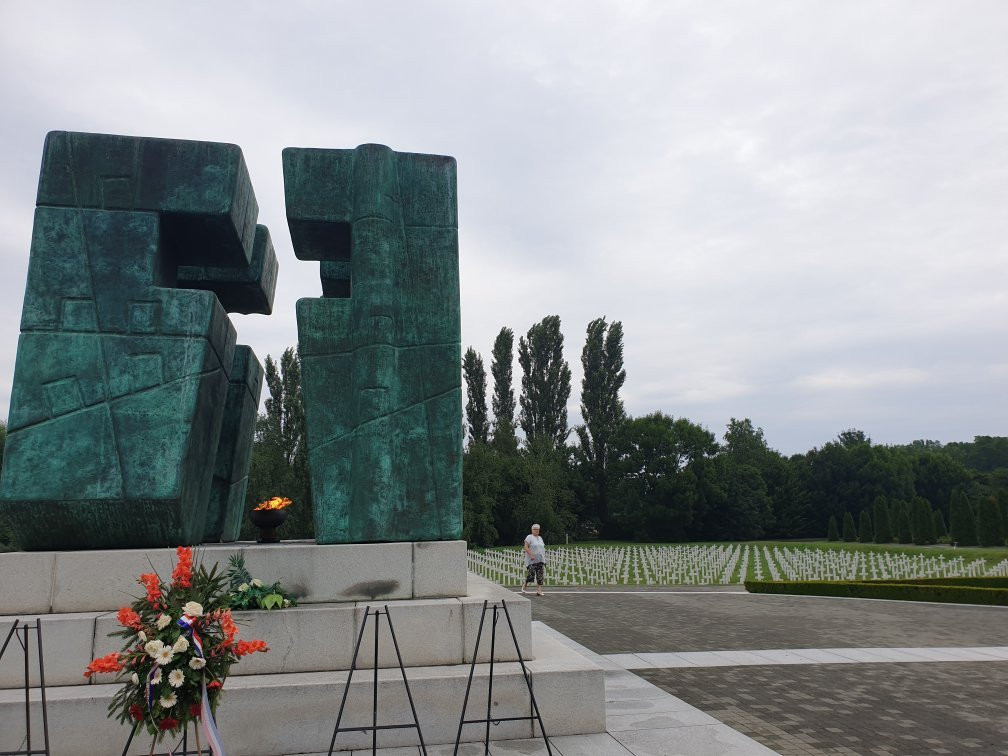Ovcara Memorial Center-武科瓦尔必去景点
