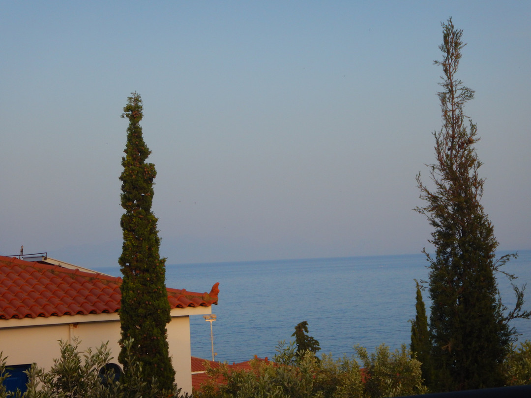 Sunrise Village Beach Hotel主图