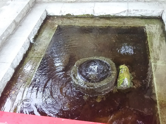 Tsukiiizumi Shrine's Spring-松本市必去景点