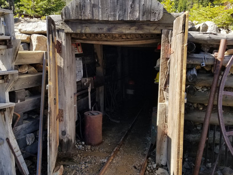 Washington Mine Site and Milling Exhibit-布雷肯里奇必去景点