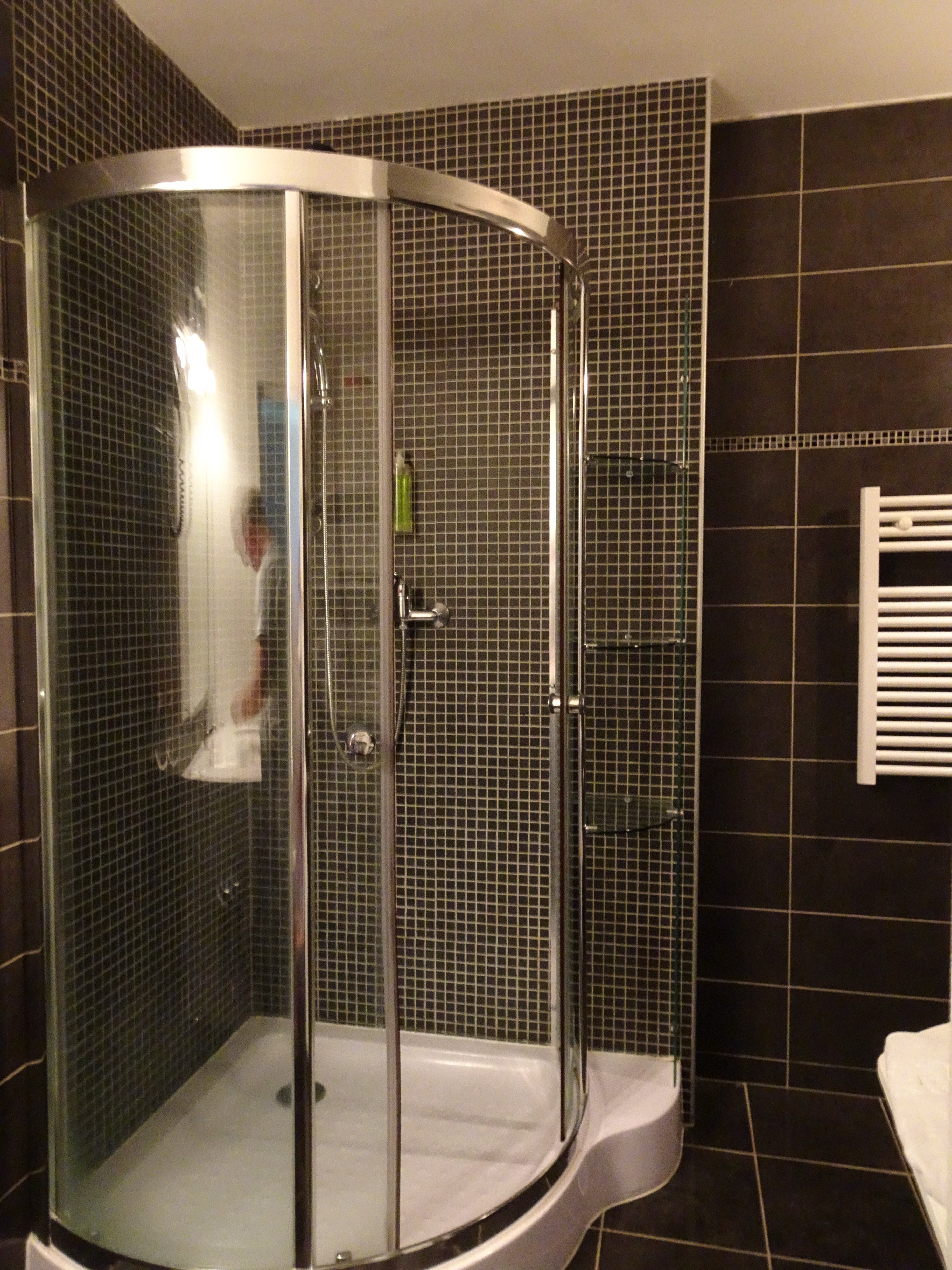 Causse Comtal, Hôtel Restaurant & Spa-浴室