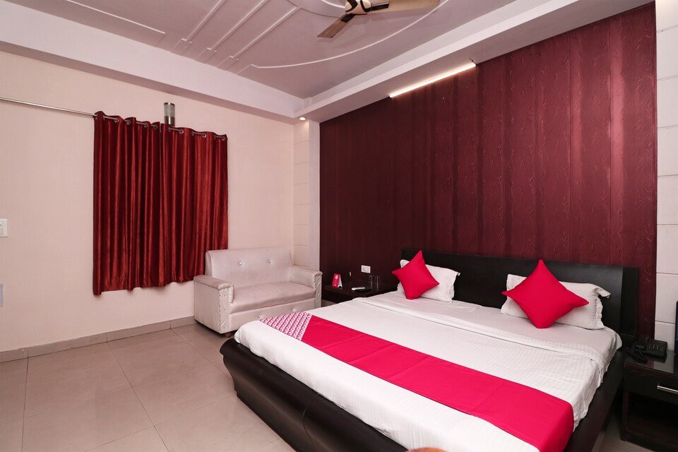 Hotel Daisy Inn主图