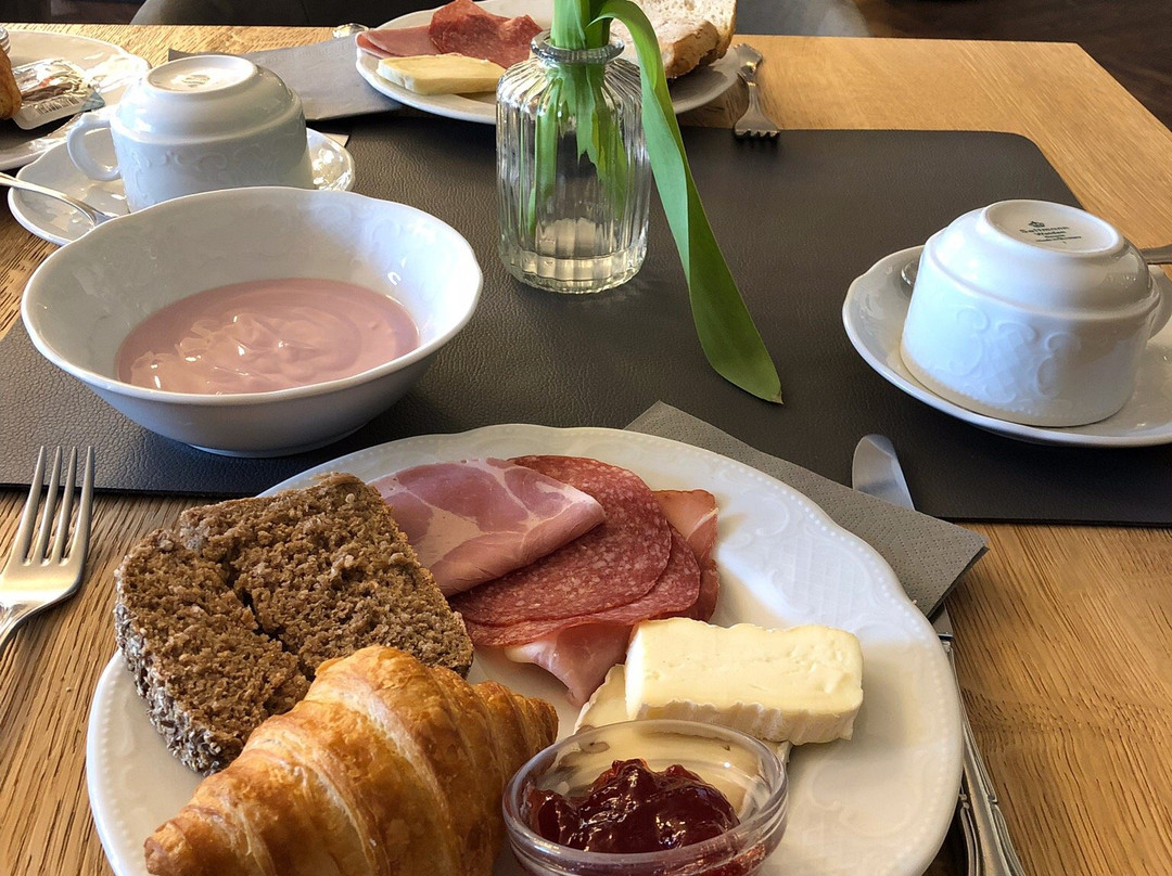 明镜哈尔尼酒店主图