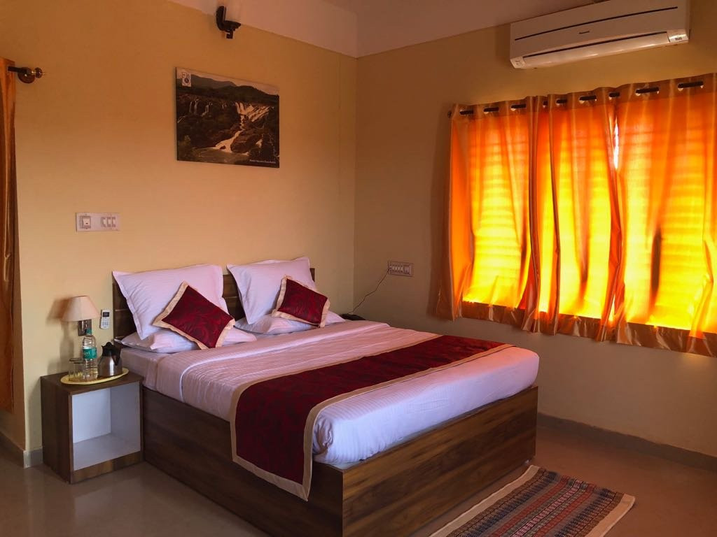 Hotel Mayura Bharachukki主图