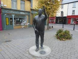 John B Keane Statue-Listowel必去景点