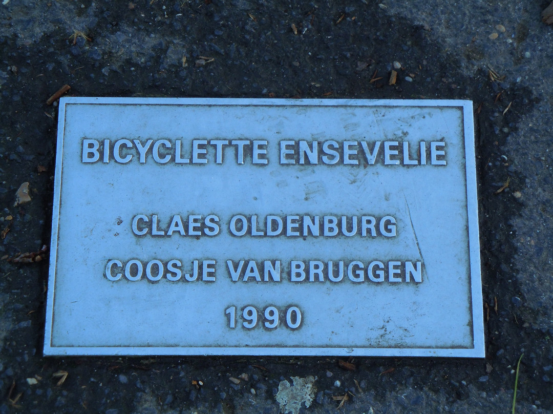 La Bicyclette Ensevelie景点图片