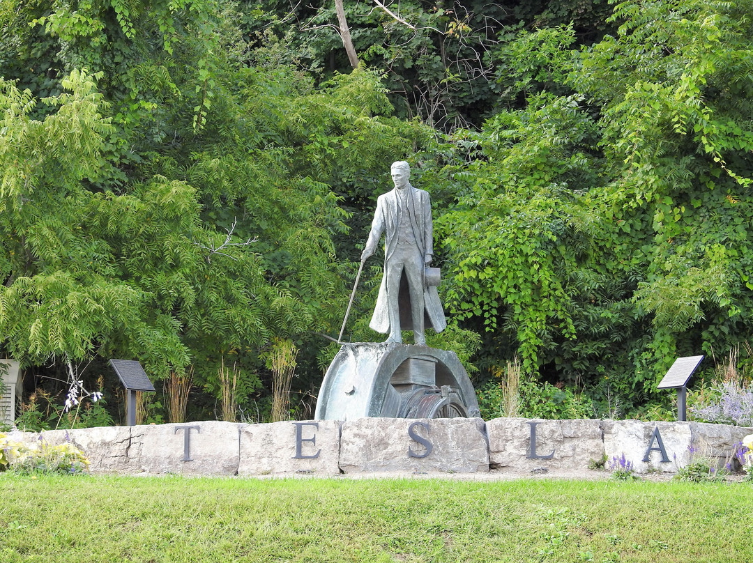 Nikola Tesla Statue景点图片