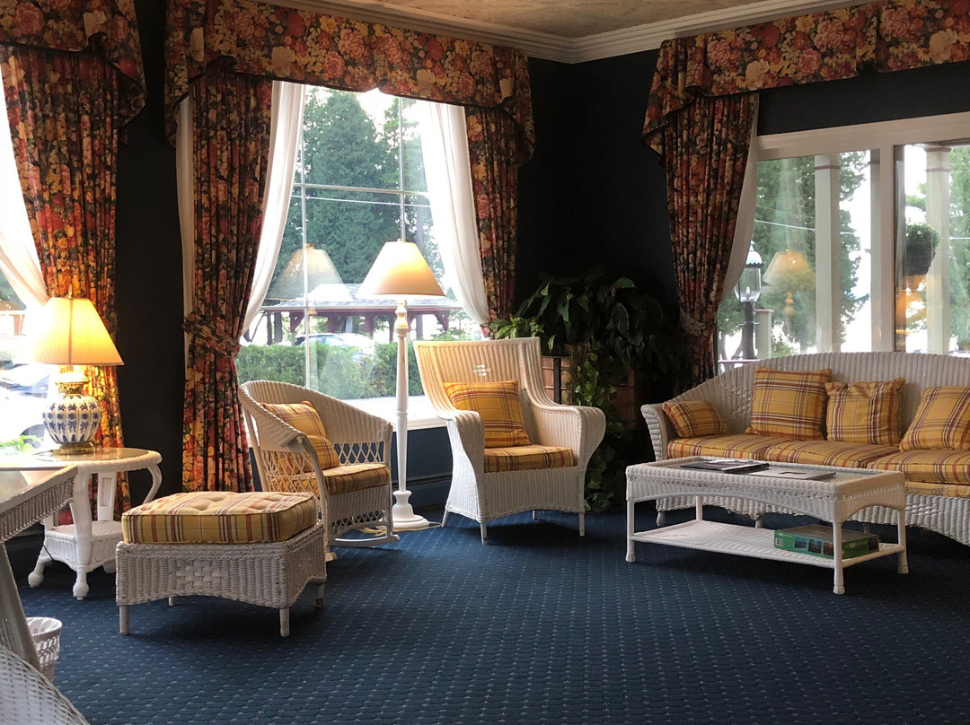 The Bay View Inn主图