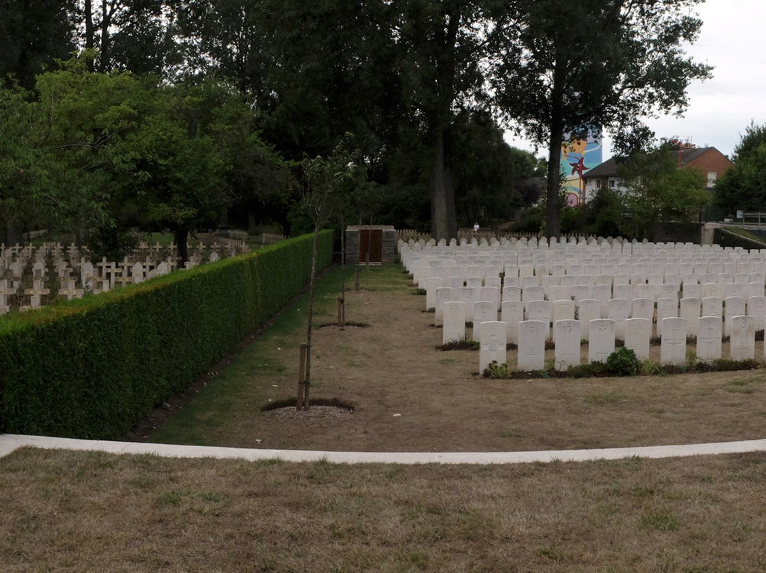 Cimetiere Militaire de Zuydcoote景点图片